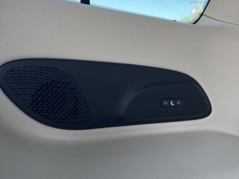 Used 2019 Chrysler Pacifica Limited FWD image 39