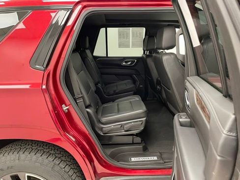 Used 2021 Chevrolet Tahoe Z71 w/ Luxury Package AWD/4WD image 12