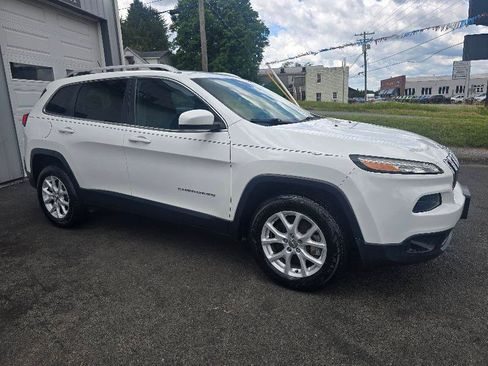 Used 2016 Jeep Cherokee Latitude AWD/4WD image 5