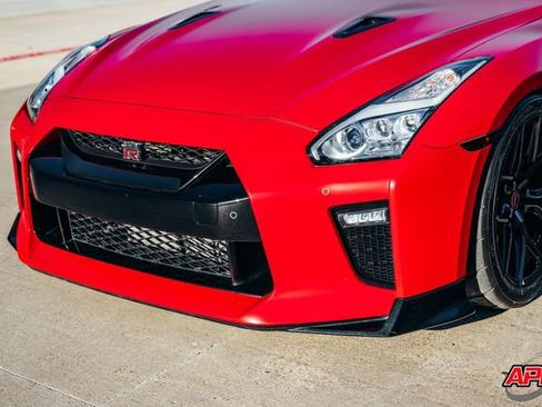 Used 2020 Nissan GT-R Premium w/ Premium Interior Package image 23