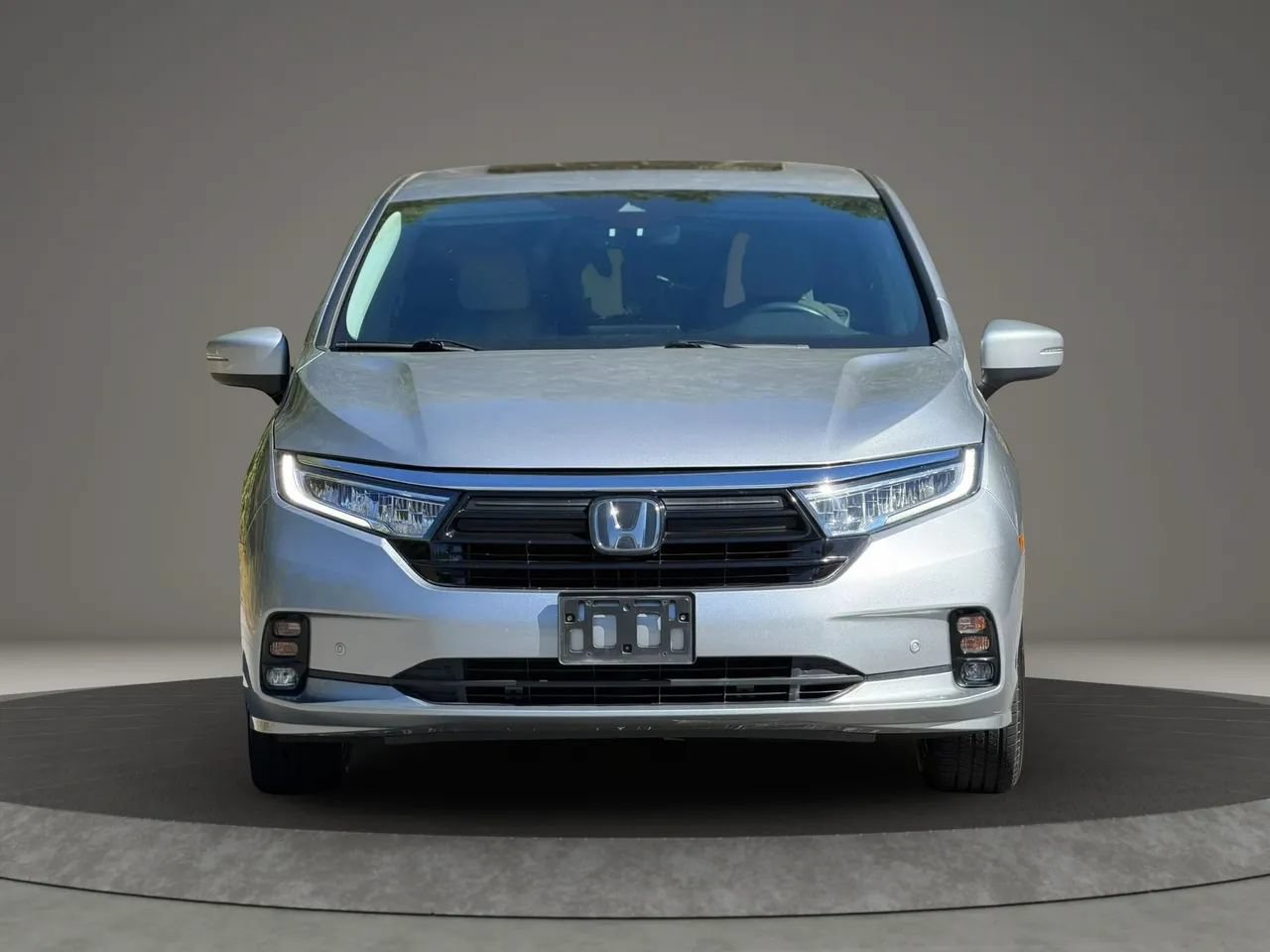 Used 2023 Honda Odyssey Touring image 2