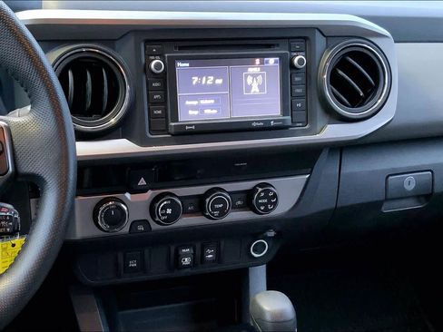 Used 2018 Toyota Tacoma SR5 AWD/4WD image 7