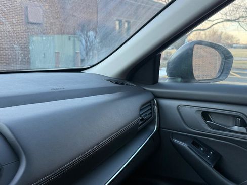 Used 2024 Nissan Rogue S image 19