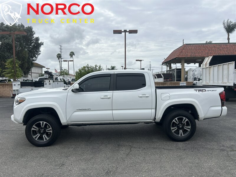 Used 2018 Toyota Tacoma TRD Sport w/ Technology Package RWD image 5