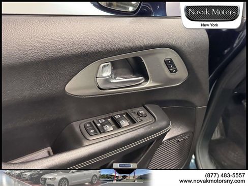 Used 2022 Chrysler Pacifica Limited w/ S Appearance Package image 13