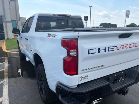 Used 2024 Chevrolet Silverado 1500 LT Trail Boss w/ LT Trail Boss Premium Package AWD/4WD image 7