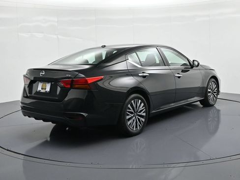 Used 2024 Nissan Altima 2.5 SV FWD image 6