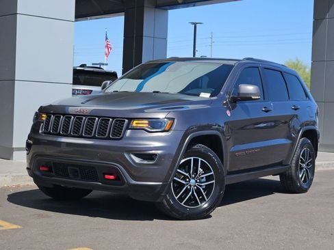 Used 2017 Jeep Grand Cherokee Trailhawk w/ Trailhawk Luxury Group AWD/4WD image 4