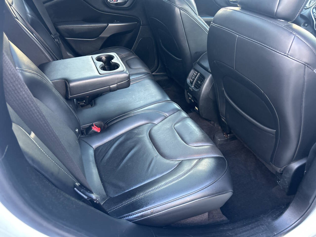 Used 2019 Jeep Cherokee Limited FWD image 23