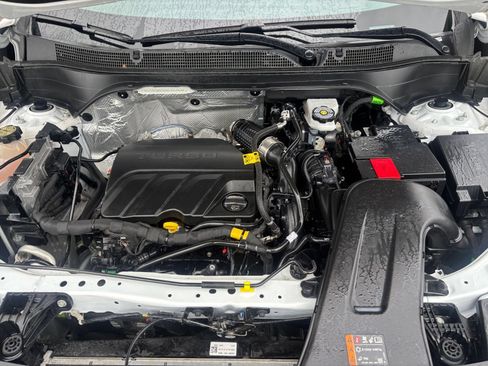 Used 2025 Chevrolet Trax LT FWD image 31