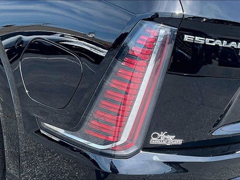 Certified 2025 Cadillac Escalade IQ Luxury 2 w/ LPO, Premium Carpet Package AWD/4WD image 23