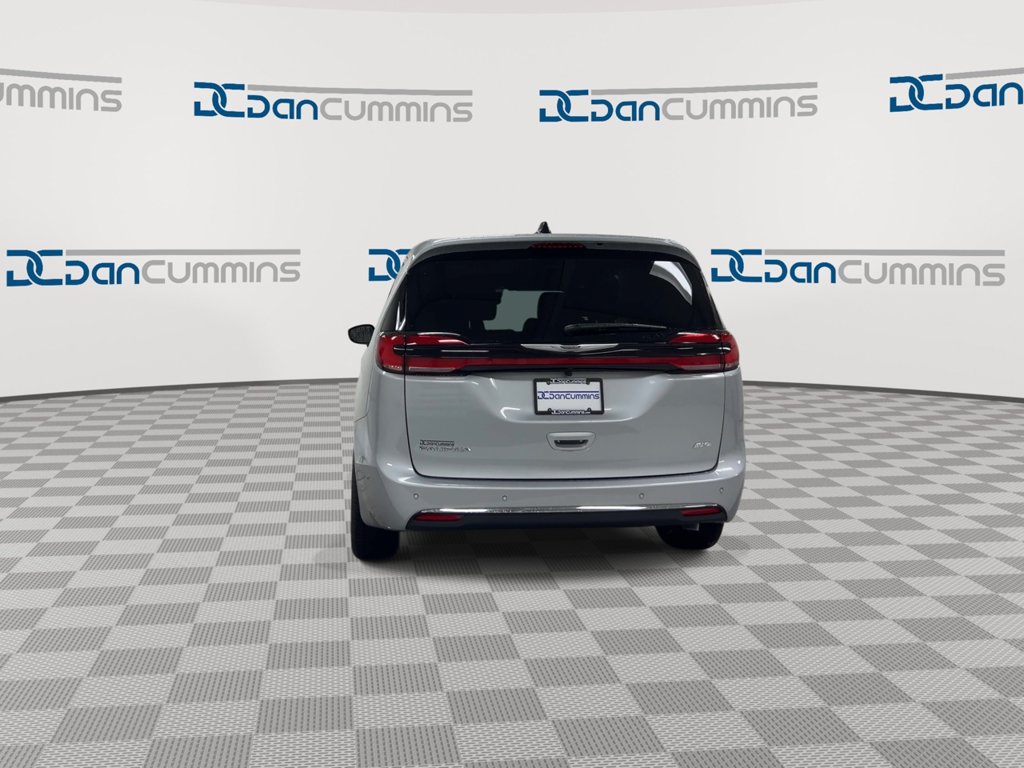 New 2026 Chrysler Pacifica Select AWD/4WD image 7