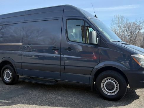Used 2018 Mercedes-Benz Sprinter 2500 image 12