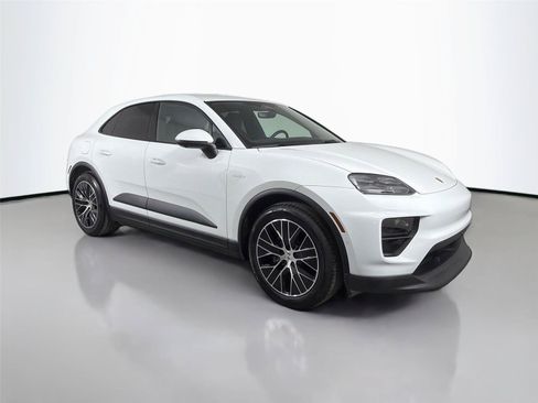 Certified 2025 Porsche Macan 4 Electric RWD image 9