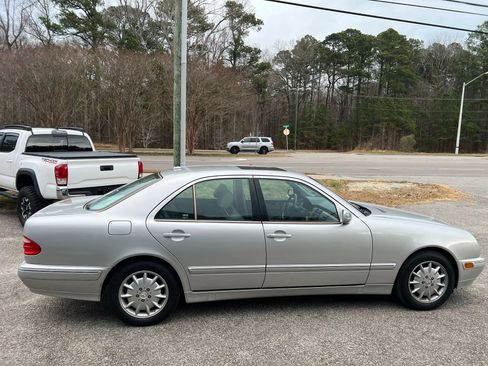Used 2000 Mercedes-Benz E 320 Sedan image 4