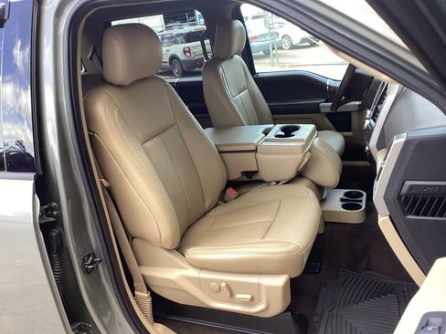 Used 2019 Ford F150 Lariat image 32