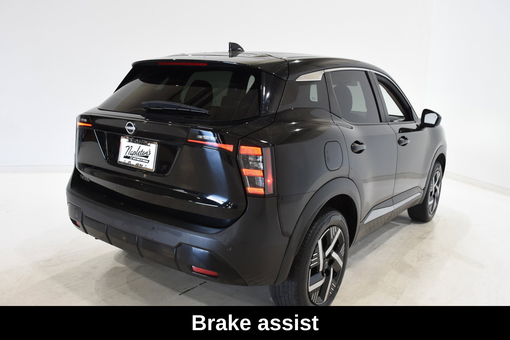 Used 2025 Nissan Kicks SV FWD image 4