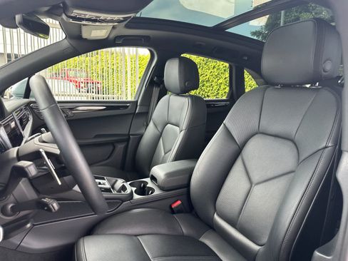 Used 2026 Porsche Macan AWD/4WD image 5