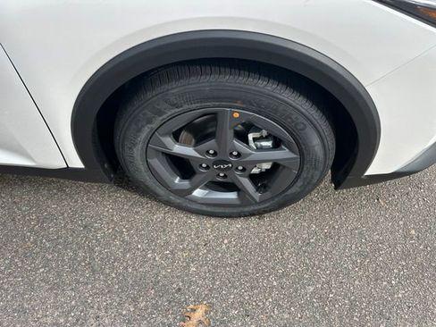 New 2025 Kia K4 LXS image 36