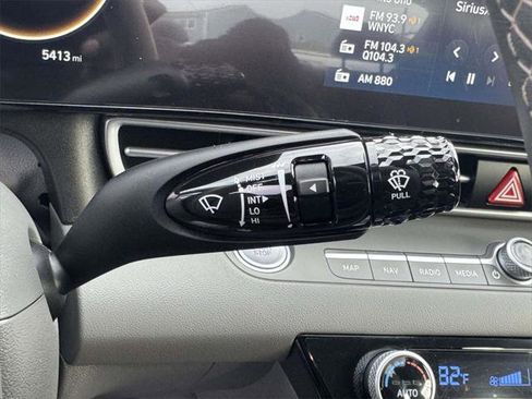 Certified 2025 Hyundai Elantra SEL image 23