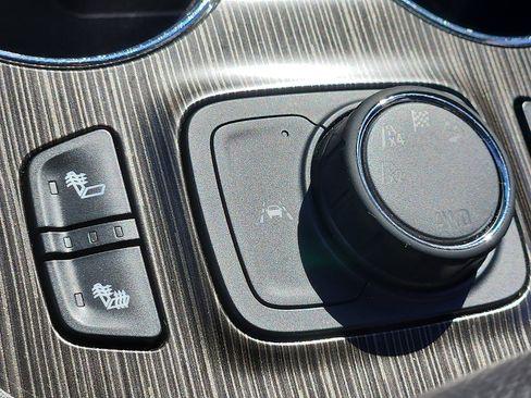 Used 2023 GMC Acadia SLT image 24