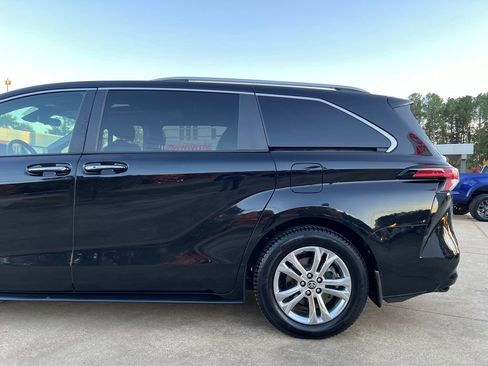 Used 2022 Toyota Sienna Platinum image 31