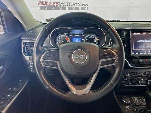 Used 2019 Jeep Cherokee Limited image 11