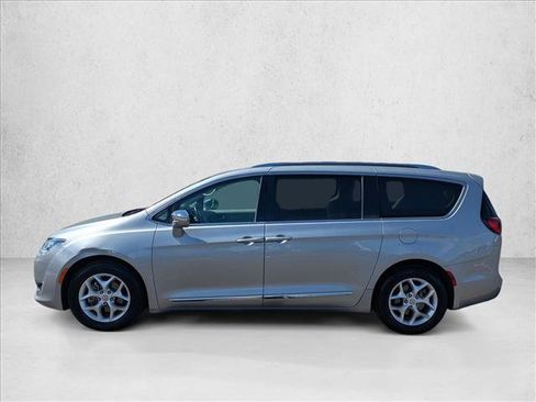 Used 2019 Chrysler Pacifica Limited FWD image 9