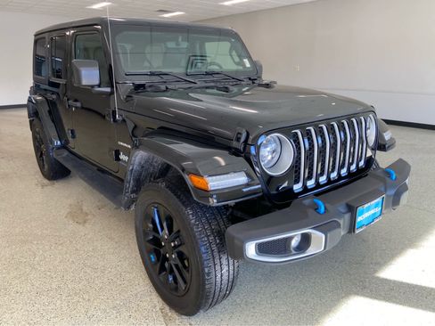 Used 2023 Jeep Wrangler Sahara w/ Cold Weather Group image 5