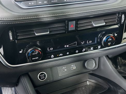 Used 2023 Nissan Rogue SL FWD image 15