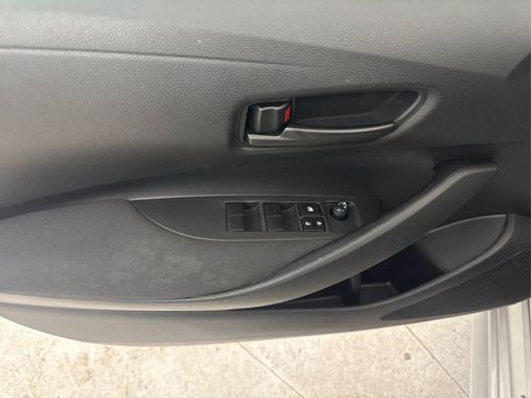 Used 2022 Toyota Corolla LE FWD image 30