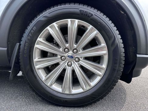 Used 2020 Ford Explorer Limited w/ Hybrid Equipment Group 310A AWD/4WD image 7
