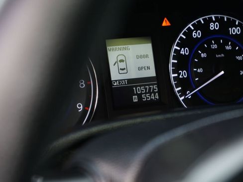 Used 2014 INFINITI Q60 Sport image 18