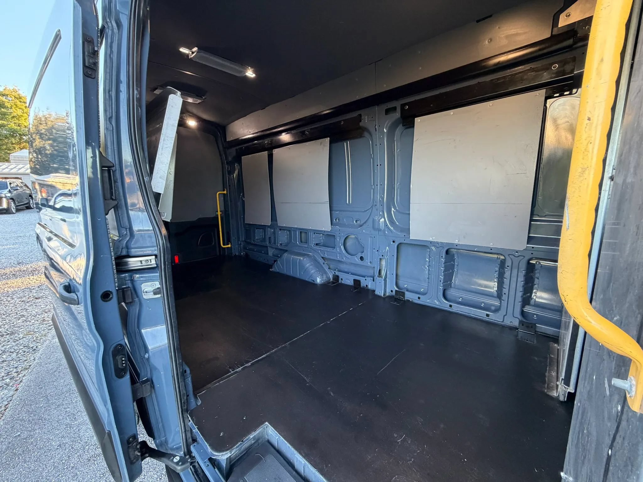 Used 2019 Ford Transit 250 148 High Roof Extended RWD image 7
