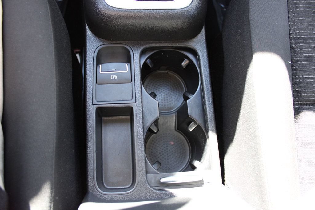 Used 2014 Volkswagen Tiguan S FWD image 18