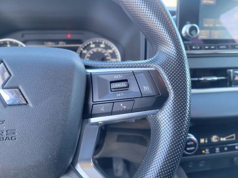 Used 2022 Mitsubishi Outlander ES image 24