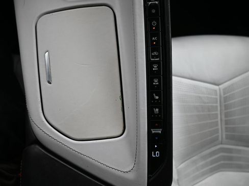 Used 2022 Chevrolet Corvette Stingray w/ Z51 Performance Package image 19