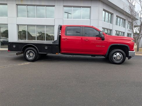 Used 2024 Chevrolet Silverado 3500 LT image 3
