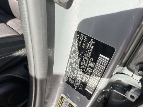 Used 2021 Hyundai Venue SEL image 17