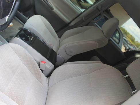 Used 2018 Toyota Sienna LE image 16