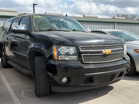 Used 2012 Chevrolet Suburban LTZ image 3