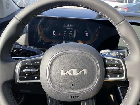 New 2026 Kia Carnival EX image 14