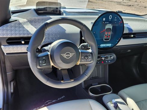 Used 2025 MINI Cooper 2-Door Hardtop image 9