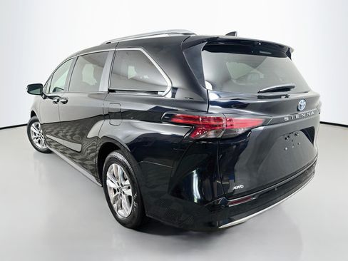 Used 2024 Toyota Sienna Limited AWD/4WD image 5