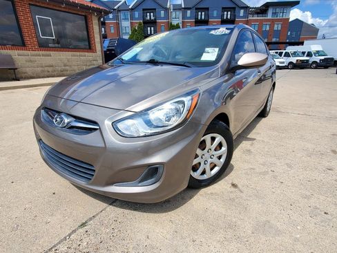 Used 2014 Hyundai Accent GLS FWD image 3