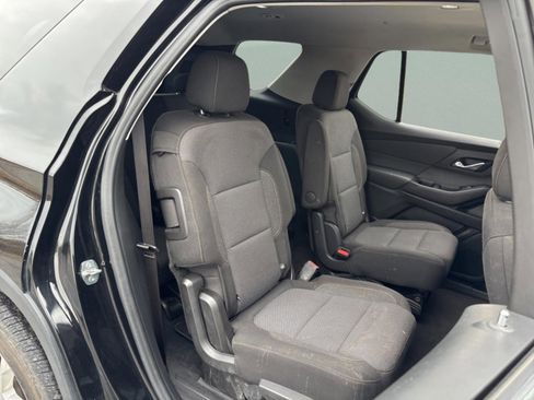 Used 2021 Chevrolet Traverse LT image 38