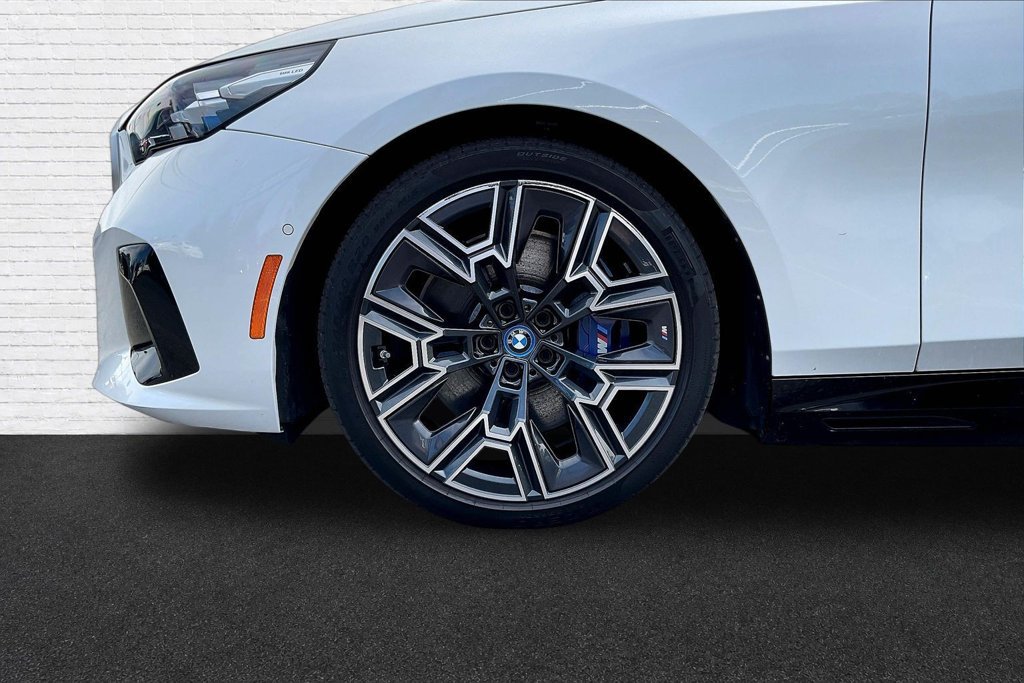 Used 2024 BMW i5 eDrive40i w/ Executive Package RWD image 34