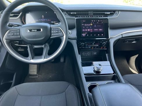 Used 2025 Jeep Grand Cherokee Laredo X w/ Luxury Tech Group I AWD/4WD image 3