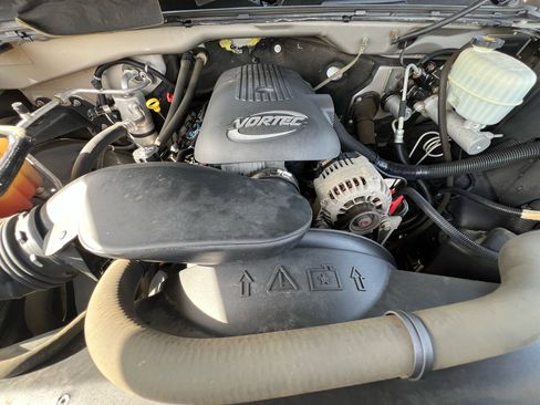 Used 2004 GMC Sierra 2500 SLT w/ Skid Plate Package image 81