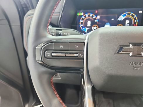 Used 2025 Chevrolet Colorado Z71 w/ Technology Package image 25